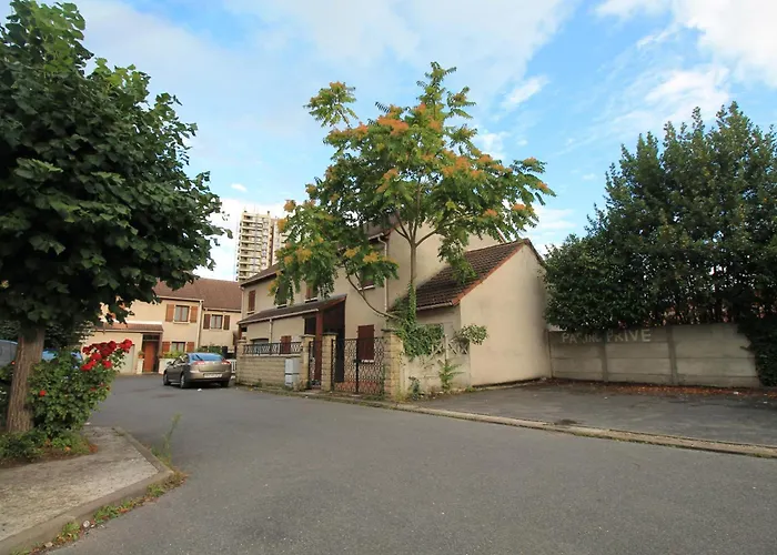 Parking Prive Gratuit - 15Mn Paris - Gare A Pied En 5Mn - Tout Equipee - Terrasse - Jardin - Stade De France - Casino D\'Enghien - Hippodrome, Universite