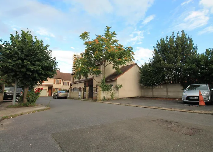 Parking Prive Gratuit - 15Mn Paris - Gare A Pied En 5Mn - Tout Equipee - Terrasse - Jardin - Stade De France - Casino D\'Enghien - Hippodrome, Universite