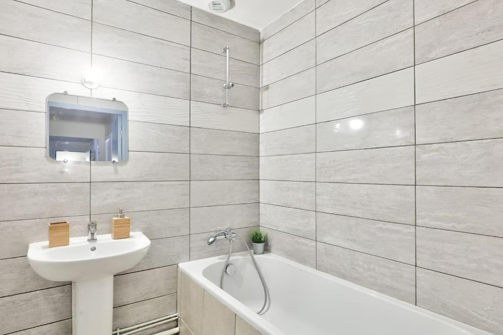 Holiday home Paris Nord: Tranquil Retreat With Private Parking And Garden