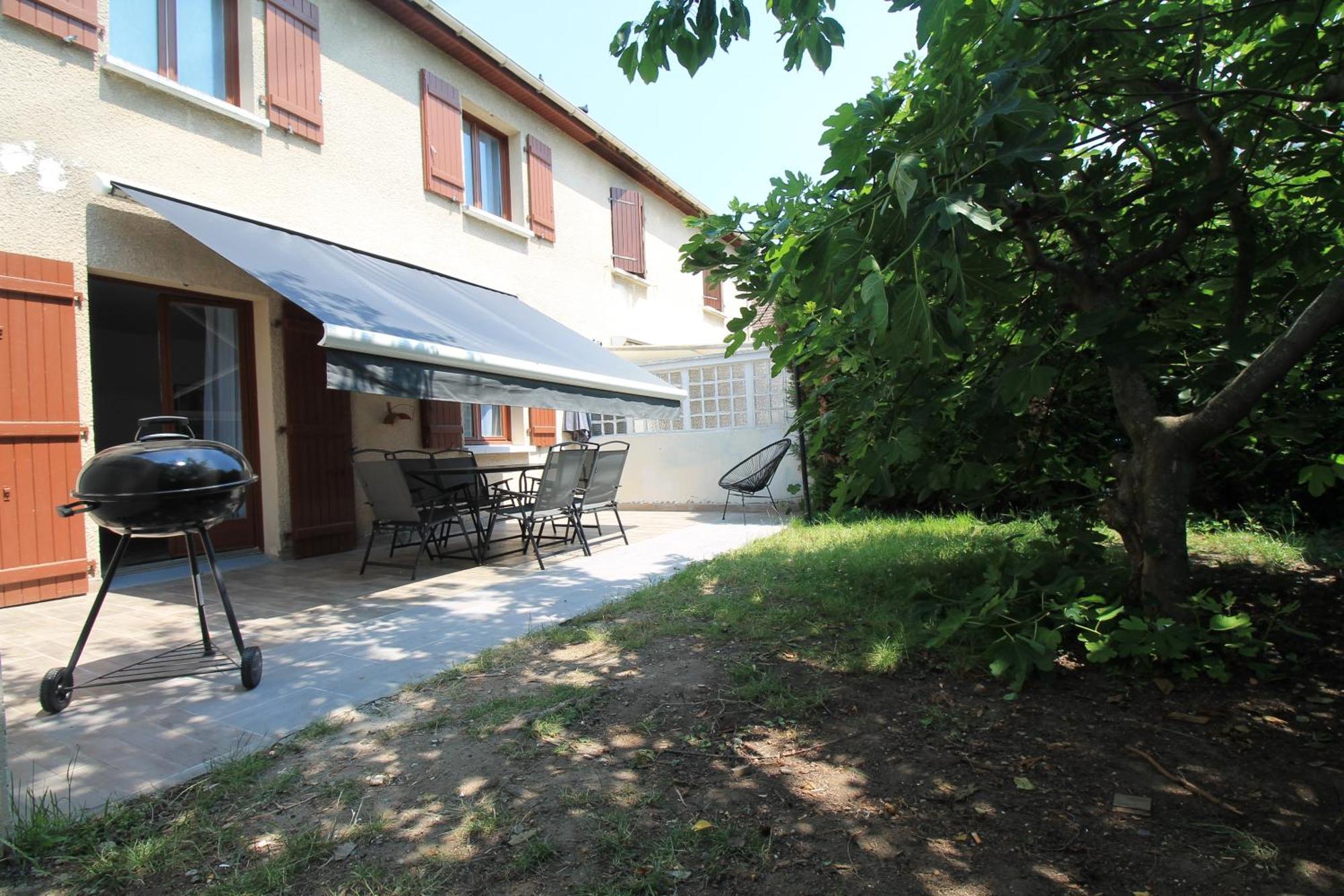 Paris Nord: Tranquil Retreat With Private Parking And Garden Holiday home Epinay-sur-Seine