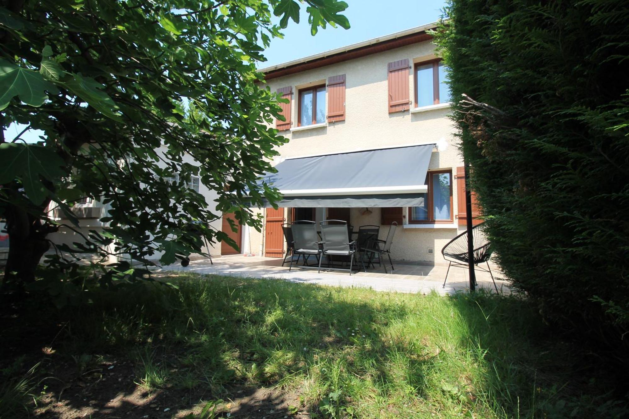 Holiday home Paris Nord: Tranquil Retreat With Private Parking And Garden *