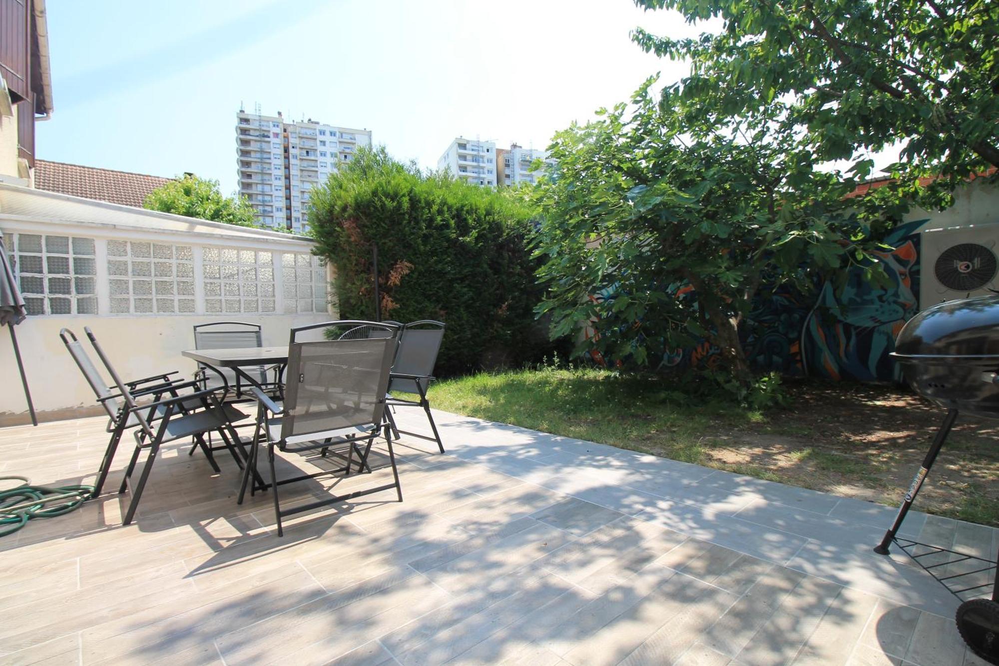Paris Nord: Tranquil Retreat With Private Parking And Garden Holiday home Epinay-sur-Seine